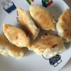 薄力粉だけ～♪　餃子の皮を　手作りしましょ＾＾